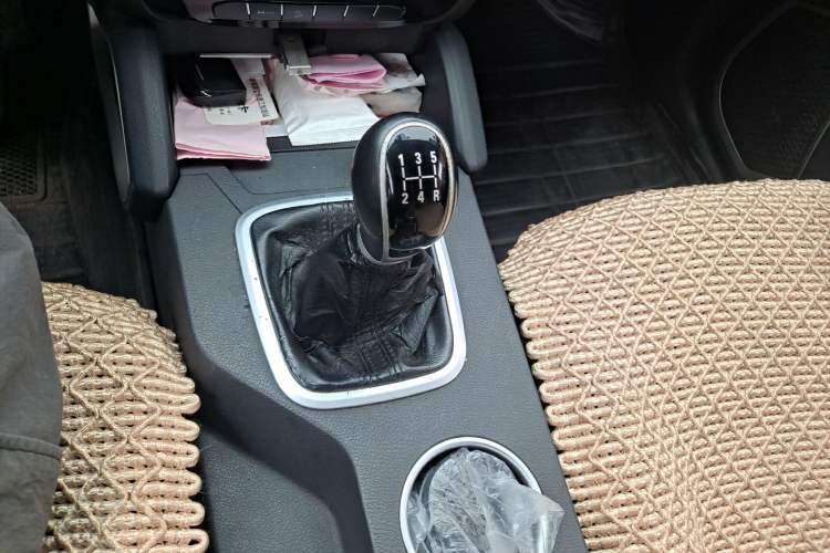 Used Geely Auto Vision X6 2016 1.8L Manual Luxury Model Gear Lever