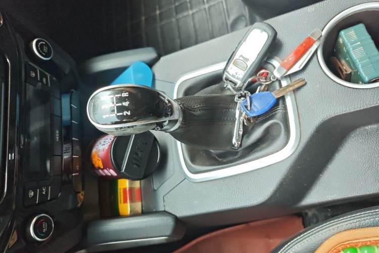 Used Geely Auto Vision X6 2016 1.8L Manual Luxury Model Gear Lever