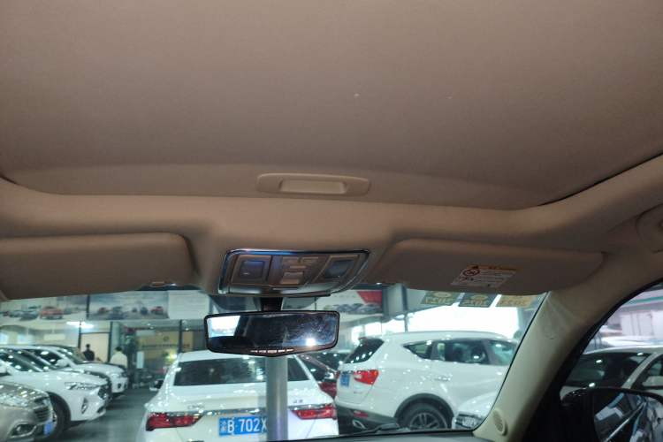 Used Geely Auto Vision X6 2016 1.3T CVT Luxury Model Headliner