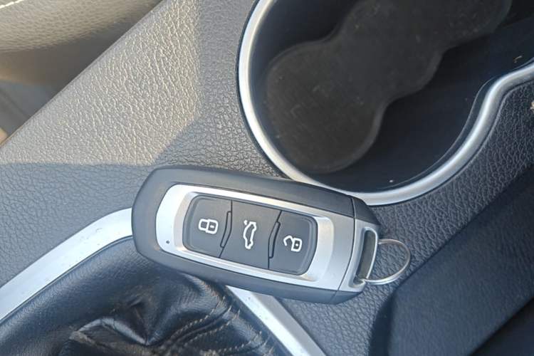 Used Geely Auto Vision X6 2016 1.8L Manual Luxury Model Interior 1
