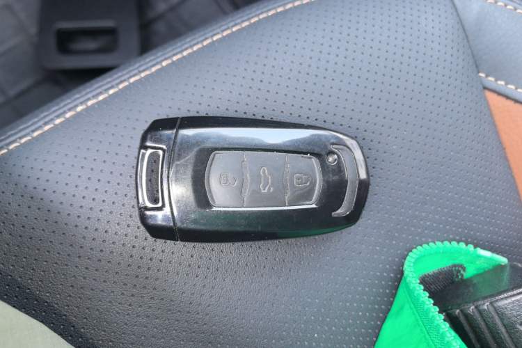 Used Geely Auto Vision X6 2016 1.3T CVT Luxury Model Interior 1