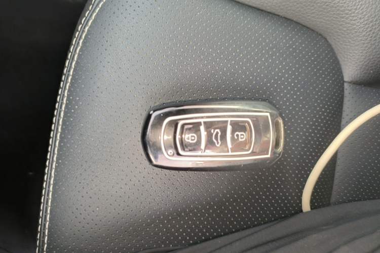 Used Geely Auto Vision X6 2016 1.8L Manual Luxury Model Interior 1