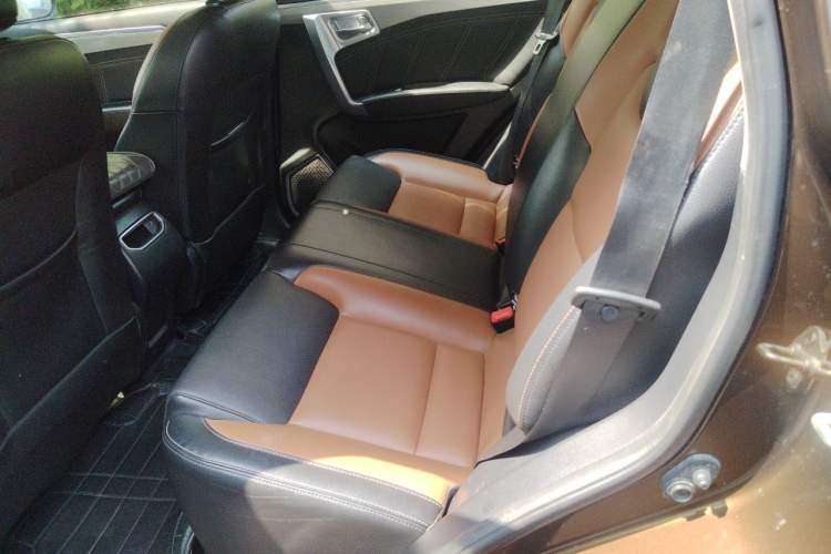 Used Geely Auto Vision X6 2016 1.3T CVT Luxury Model Interior 4