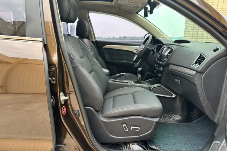 Used Geely Auto Vision X6 2016 1.8L Manual Luxury Model Interior 4