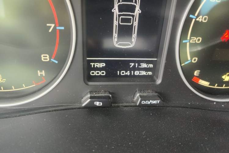 Used Geely Auto Vision X6 2016 1.3T CVT Flagship Model Odometer Close Up