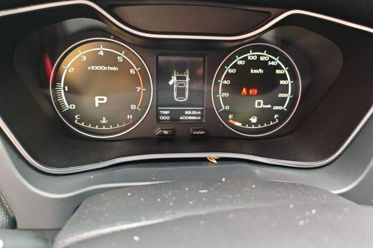 Used Geely Auto Vision X6 2016 1.3T CVT Flagship Model Odometer Close Up