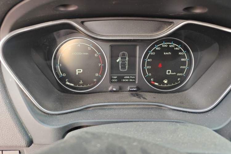 Used Geely Auto Vision X6 2016 1.3T CVT Flagship Model Odometer Close Up