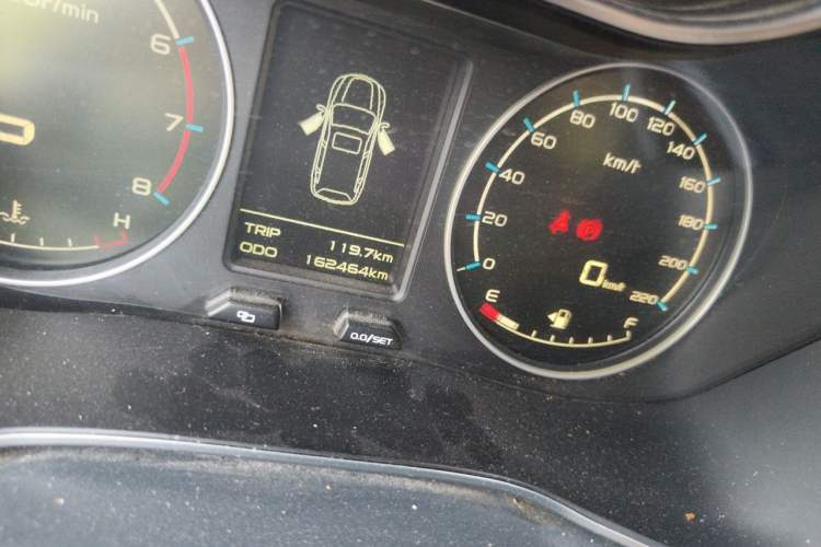 Used Geely Auto Vision X6 2016 1.3T CVT Luxury Model Odometer Close Up