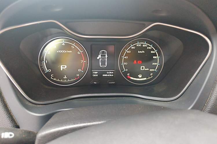 Used Geely Auto Vision X6 2016 1.3T CVT Flagship Model Odometer Close Up