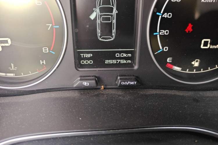 Used Geely Auto Vision X6 2016 1.3T CVT Luxury Model Odometer Close Up