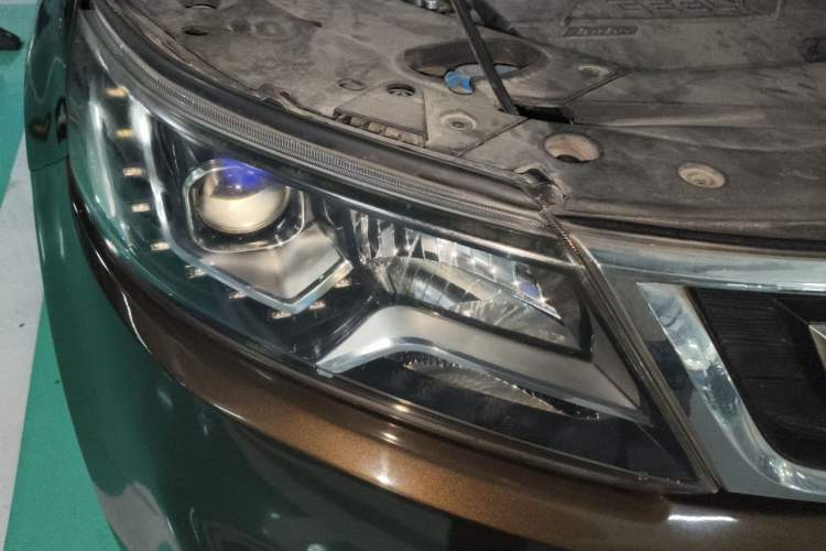Used Geely Auto Vision X6 2016 1.3T CVT Flagship Model Right Front Headlight