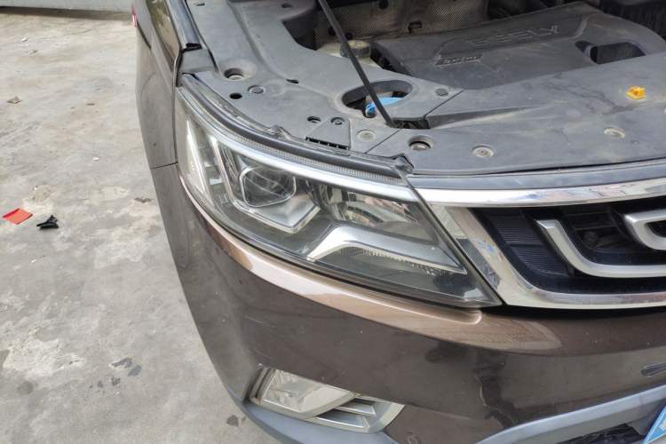 Used Geely Auto Vision X6 2016 1.3T CVT Flagship Model Right Front Headlight