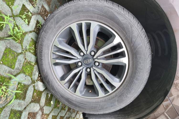 Used Geely Auto Vision X6 2016 1.3T CVT Luxury Model Right Front Wheel Hub