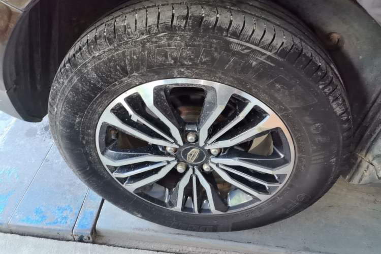 Used Geely Auto Vision X6 2016 1.3T CVT Flagship Model Right Rear Wheel Hub