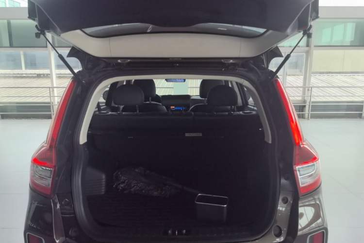 Used Geely Auto Vision X6 2016 1.3T CVT Flagship Model Trunk