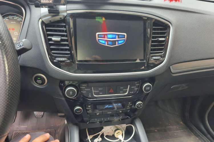 Used Geely Auto Vision X6 2016 1.8L Manual Luxury Model Audio And AC Panel