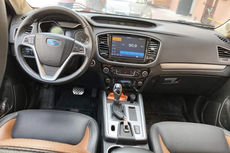 Used Geely Auto Vision X6 2016 1.3T CVT Flagship Model Center Console