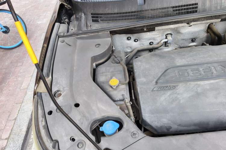 Used Geely Auto Vision X6 2016 1.3T CVT Flagship Model Engine Bay Right