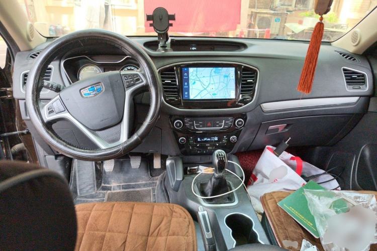 Used Geely Auto Vision X6 2016 1.8L Manual Luxury Model Center Console