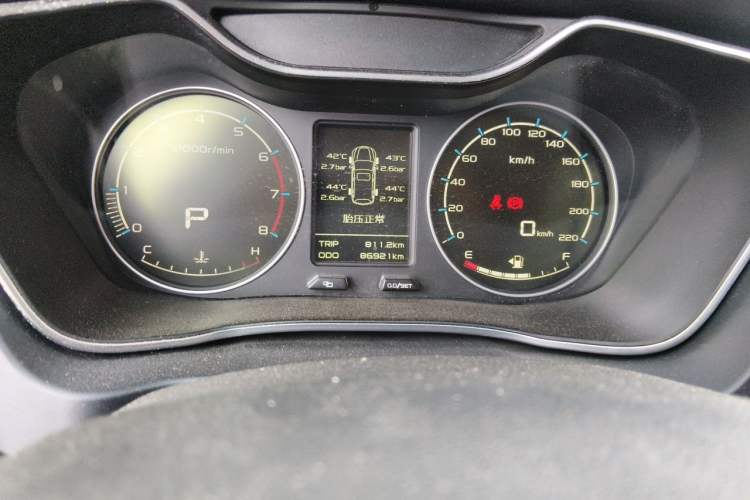 Used Geely Auto Vision X6 2016 1.3T CVT Flagship Model Odometer Close Up