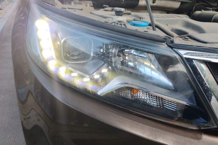 Used Geely Auto Vision X6 2016 1.8L Manual Luxury Model Right Front Headlight
