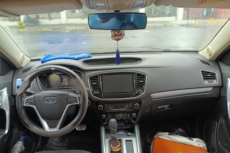 Used Geely Auto Vision X6 2016 1.3T CVT Flagship Model Center Console