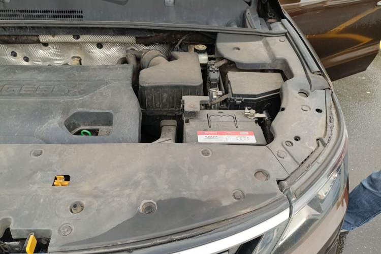 Used Geely Auto Vision X6 2016 1.3T CVT Flagship Model Engine Bay Left
