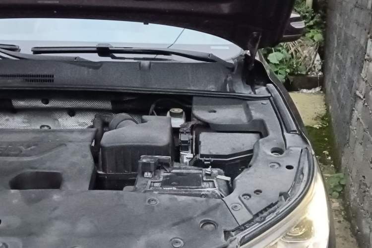 Used Geely Auto Vision X6 2016 1.3T CVT Luxury Model Engine Bay Left