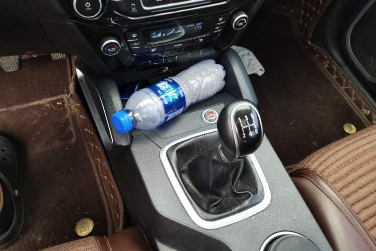 Used Geely Auto Vision X6 2016 1.8L Manual Luxury Model Gear Lever