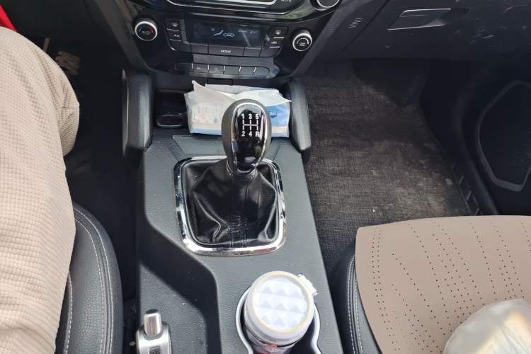 Used Geely Auto Vision X6 2016 1.8L Manual Luxury Model Gear Lever