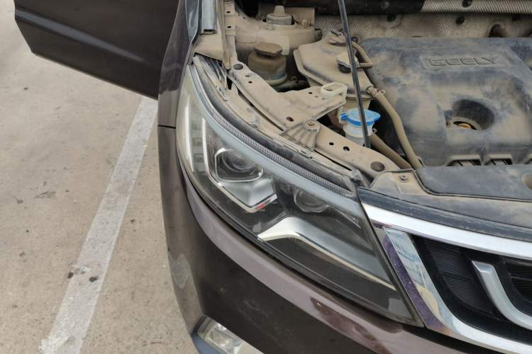 Used Geely Auto Vision X6 2016 1.8L Manual Luxury Model Right Front Headlight