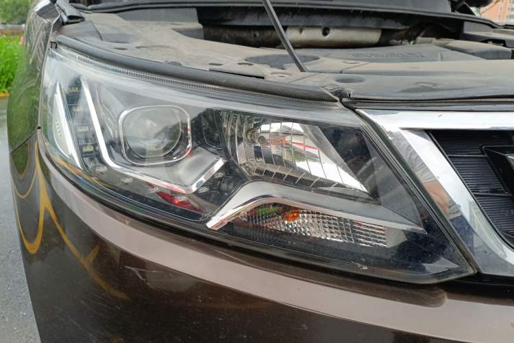 Used Geely Auto Vision X6 2016 1.3T CVT Flagship Model Right Front Headlight