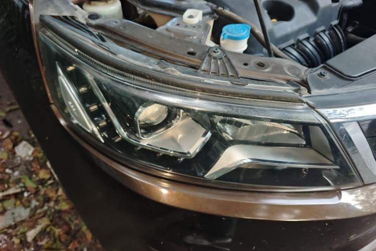 Used Geely Auto Vision X6 2016 1.8L Manual Luxury Model Right Front Headlight