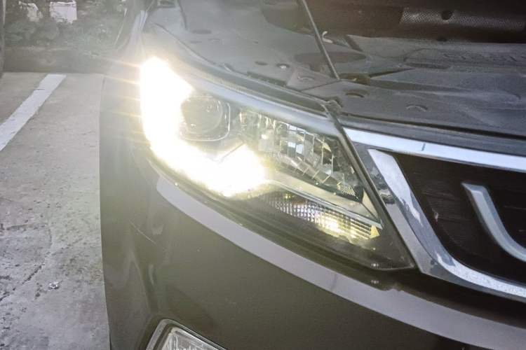 Used Geely Auto Vision X6 2016 1.3T CVT Luxury Model Right Front Headlight