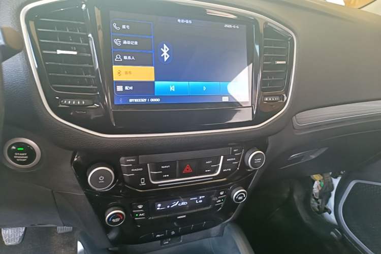Used Geely Auto Vision X6 2016 1.8L Manual Luxury Model Audio And AC Panel