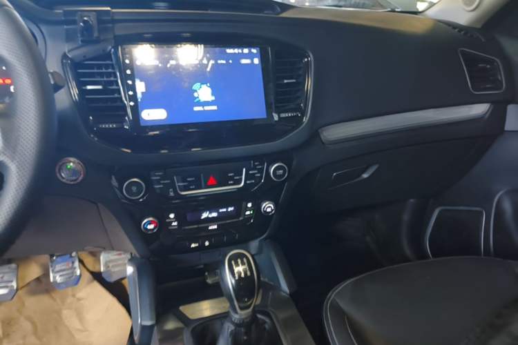 Used Geely Auto Vision X6 2016 1.8L Manual Luxury Model Audio And AC Panel