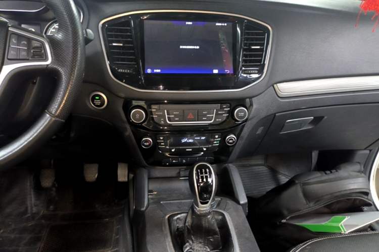 Used Geely Auto Vision X6 2016 1.8L Manual Luxury Model Audio And AC Panel