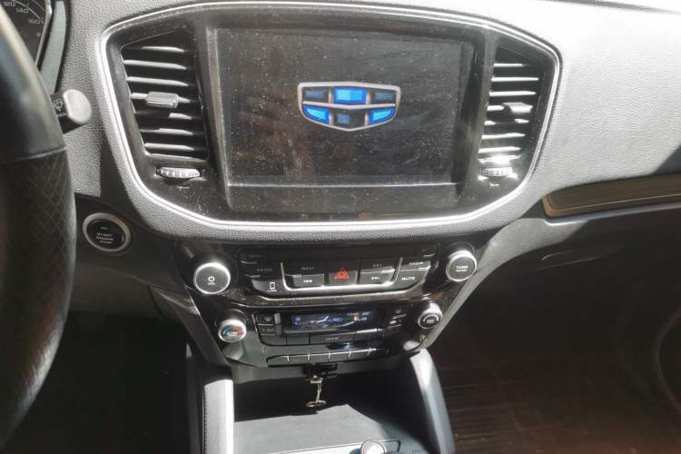 Used Geely Auto Vision X6 2016 1.8L Manual Luxury Model Audio And AC Panel