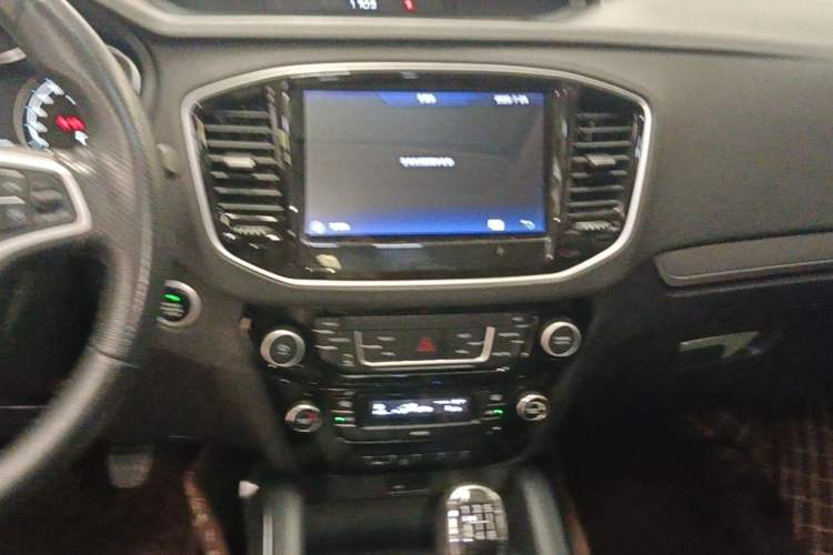 Used Geely Auto Vision X6 2016 1.8L Manual Luxury Model Audio And AC Panel
