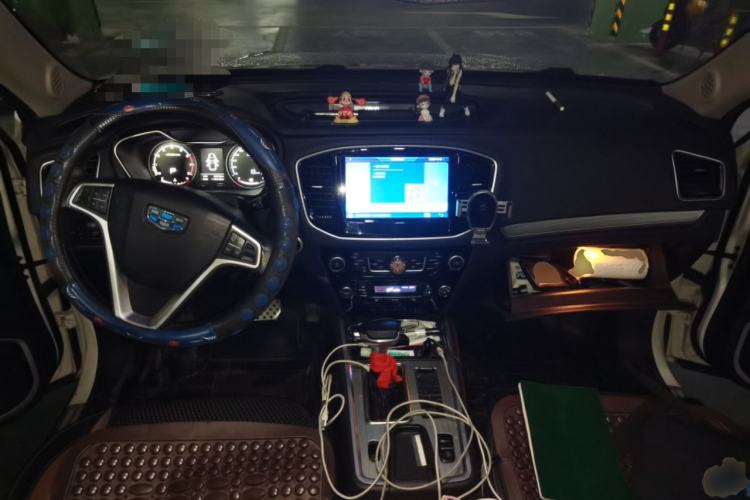 Used Geely Auto Vision X6 2016 1.3T CVT Flagship Model Center Console