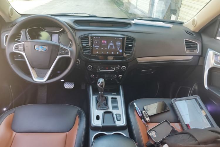 Used Geely Auto Vision X6 2016 1.3T CVT Flagship Model Center Console