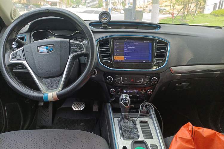 Used Geely Auto Vision X6 2016 1.3T CVT Flagship Model Center Console