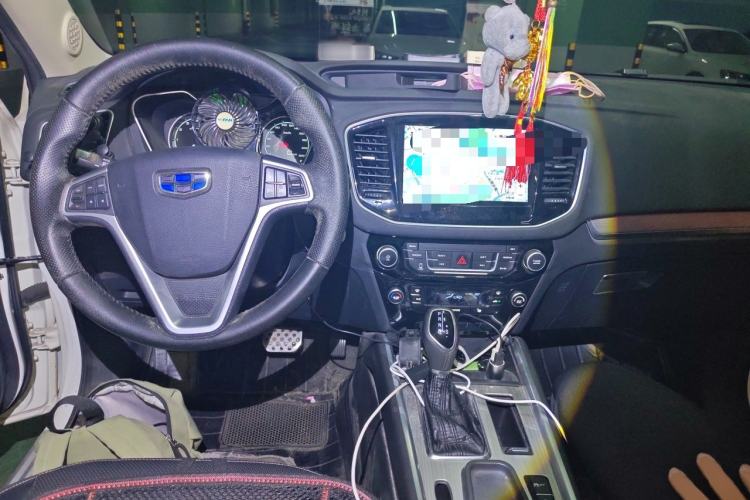 Used Geely Auto Vision X6 2016 1.3T CVT Flagship Model Center Console