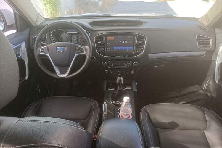 Used Geely Auto Vision X6 2016 1.8L Manual Luxury Model Center Console