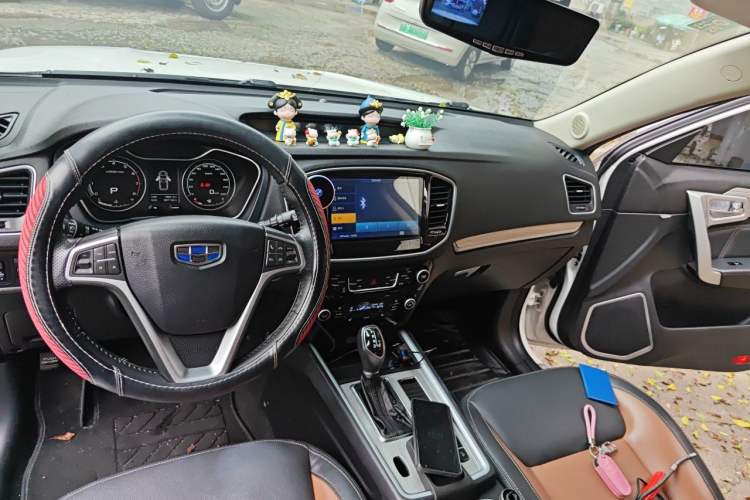 Used Geely Auto Vision X6 2016 1.3T CVT Flagship Model Center Console