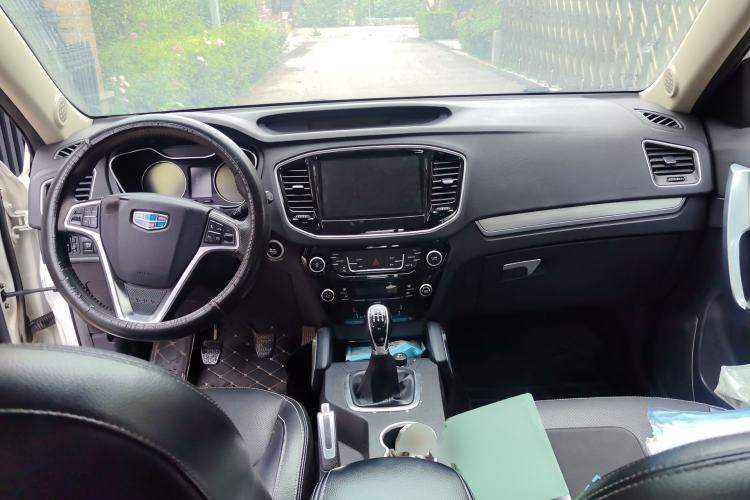 Used Geely Auto Vision X6 2016 1.8L Manual Luxury Model Center Console