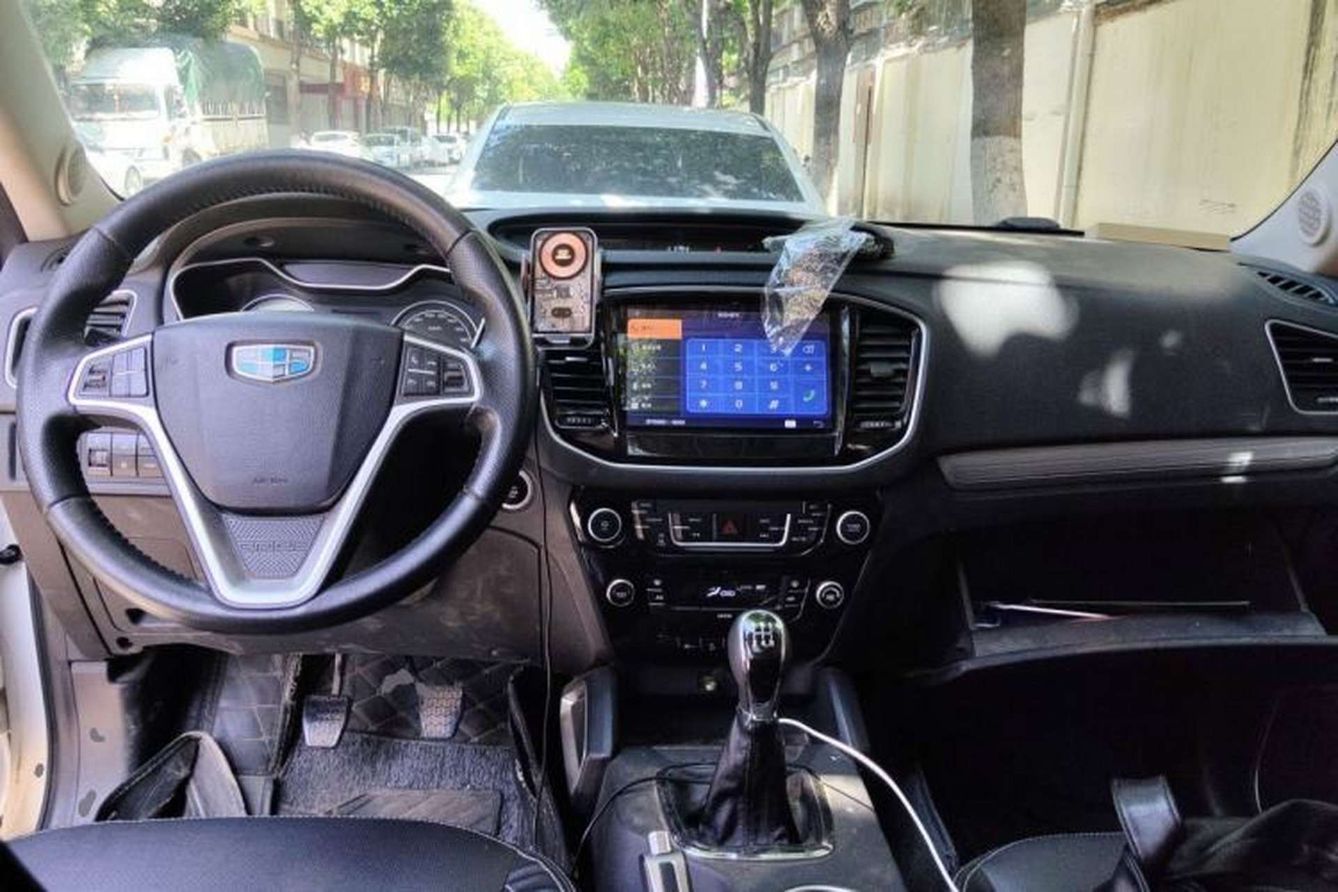Used Geely Auto Vision X6 2016 1.8L Manual Luxury Model Center Console