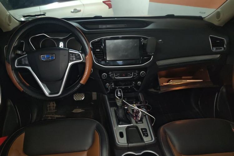 Used Geely Auto Vision X6 2016 1.3T CVT Flagship Model Center Console