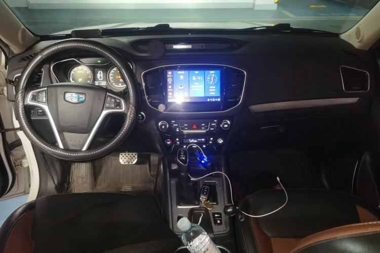 Used Geely Auto Vision X6 2016 1.3T CVT Flagship Model Center Console