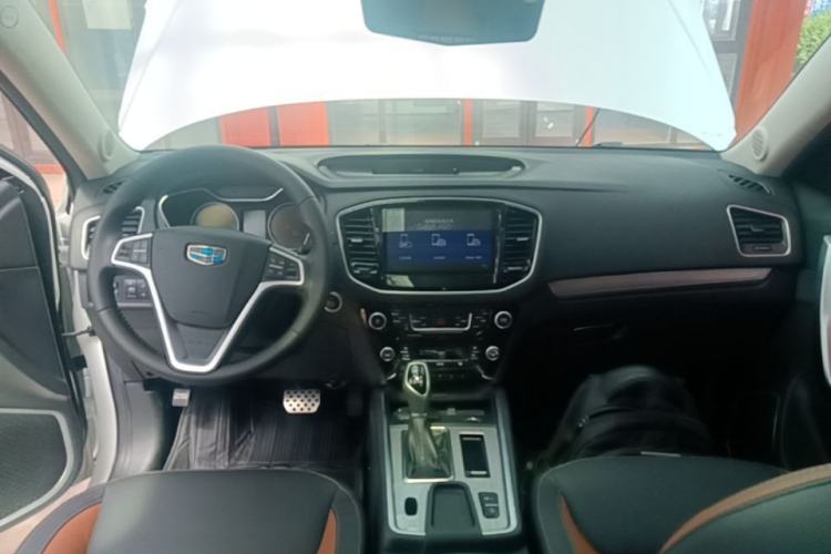 Used Geely Auto Vision X6 2016 1.3T CVT Flagship Model Center Console